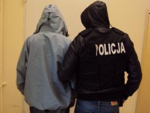Przez balkon wkradł się do sąsiada i chciał zaatakować jego rodzinę Przez balkon wkradł się do sąsiada i chciał zaatakować jego rodzinę