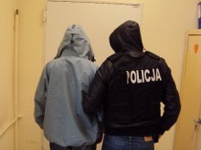 Schował się pod łóżkiem i twierdził, że zawsze tak odpoczywa Schował się pod łóżkiem i twierdził, że zawsze tak odpoczywa