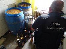 Z tego zacieru wódki nie będzie. Bimbrownik przyłapany Z tego zacieru wódki nie będzie. Bimbrownik przyłapany