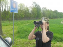 Mimo zakazów, weszli na pas drogi granicznej Mimo zakazów, weszli na pas drogi granicznej