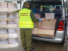 Przewoził mercedesem ponad 100 tysięcy sztuk papierosów z przemytu Przewoził mercedesem ponad 100 tysięcy sztuk papierosów z przemytu