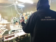 Olsztyńskie CBŚ zlikwidowało nielegalną wytwórnię papierosów. Ukraińcy mieli tam nawet sypialnie Olsztyńskie CBŚ zlikwidowało nielegalną wytwórnię papierosów. Ukraińcy mieli tam nawet sypialnie