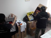W legalnych sklepach sprzedawali podróbki W legalnych sklepach sprzedawali podróbki