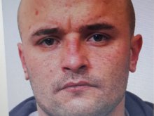 Ten mężczyzna uciekł z konwoju. Widziałeś go? Dzwoń na policję! Ten mężczyzna uciekł z konwoju. Widziałeś go? Dzwoń na policję!