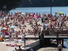 Wakacje w tłumie. Załóż dziecku specjalną opaskę identyfikacyjną Wakacje w tłumie. Załóż dziecku specjalną opaskę identyfikacyjną
