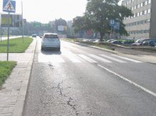 Potrąciła rowerzystkę. Przyczyna? Omijanie na pasach Potrąciła rowerzystkę. Przyczyna? Omijanie na pasach