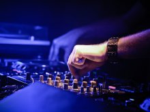 Tego w Olsztynie jeszcze nie było. Plenerowy festiwal muzyki elektronicznej na stadionie Warmii Tego w Olsztynie jeszcze nie było. Plenerowy festiwal muzyki elektronicznej na stadionie Warmii