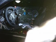 Zdewastował swoje auto, a drugie chciał ukraść, najeżdżając na stopę właściciela pojazdu Zdewastował swoje auto, a drugie chciał ukraść, najeżdżając na stopę właściciela pojazdu