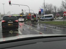 Mężczyzna upadł na przejściu dla pieszych i stracił przytomność. Służby zareagowały błyskawicznie Mężczyzna upadł na przejściu dla pieszych i stracił przytomność. Służby zareagowały błyskawicznie