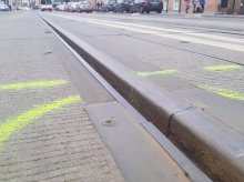 Pęknięta szyna tramwajowa. Uruchomiono komunikację zastępczą Pęknięta szyna tramwajowa. Uruchomiono komunikację zastępczą