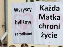 Rozwieszali plakaty przedstawiające zakrwawione płody. Olsztyński sąd uznał, że nie było to gorszące Rozwieszali plakaty przedstawiające zakrwawione płody. Olsztyński sąd uznał, że nie było to gorszące