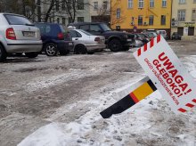 Niebezpiecznie na ''dzikim'' parkingu w centrum Niebezpiecznie na ''dzikim'' parkingu w centrum