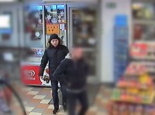 Zniszczył drzwi w zaparkowanym aucie. Rozpoznajesz go? Zniszczył drzwi w zaparkowanym aucie. Rozpoznajesz go?