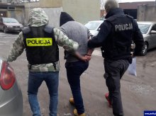 Podszywając się pod policjanta, skradł serce 37-letniej nieznajomej Podszywając się pod policjanta, skradł serce 37-letniej nieznajomej