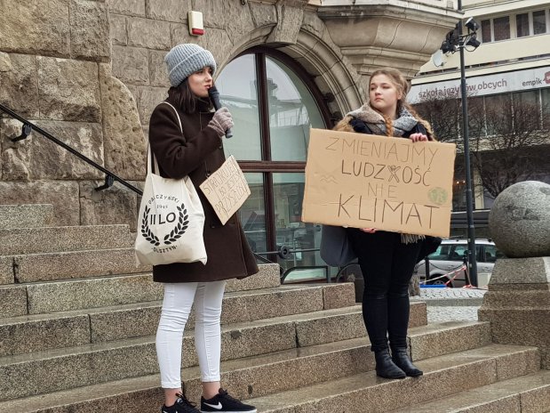 Młodzież protestował pod olsztyńskim ratuszem Olsztyn