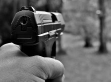 Instruktor na strzelnicy postrzelił policjantów. Olsztyńscy funkcjonariusze przeprowadzą śledztwo Instruktor na strzelnicy postrzelił policjantów. Olsztyńscy funkcjonariusze przeprowadzą śledztwo