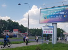 Promują Olsztyński Marsz Równości. Na ul. Dworcowej pojawił się jedyny w mieście billboard Promują Olsztyński Marsz Równości. Na ul. Dworcowej pojawił się jedyny w mieście billboard