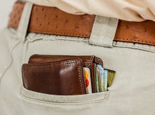 Zgłosił kradzież portfela, a okazało się, że... miał go w kieszeni Zgłosił kradzież portfela, a okazało się, że... miał go w kieszeni