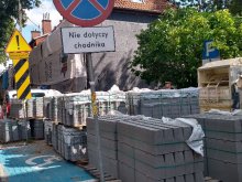 Zastawił kostką brukową miejsce dla niepełnosprawnych na ul. Reymonta. Został ukarany Zastawił kostką brukową miejsce dla niepełnosprawnych na ul. Reymonta. Został ukarany