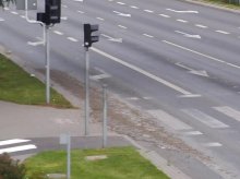 Z betoniarki wylewał się beton wprost na asfalt na ul. Armii Krajowej Z betoniarki wylewał się beton wprost na asfalt na ul. Armii Krajowej