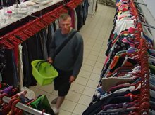 Ukradł ze sklepu 2 tys. zł. Rozpoznajesz go? Ukradł ze sklepu 2 tys. zł. Rozpoznajesz go?