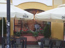 Wybite okno i drzwi w popularnej restauracji na starówce. Co się stało? Wybite okno i drzwi w popularnej restauracji na starówce. Co się stało?
