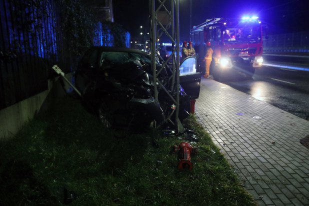 Kierowca Bmw Uderzy W Hydrant Na Al Sikorskiego Olsztyn