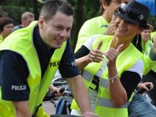 Czas, aby piesi i rowerzyści założyli odblaski Czas, aby piesi i rowerzyści założyli odblaski