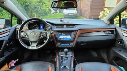 Sprzedam samochód osobowy TOYOTA AVENSIS