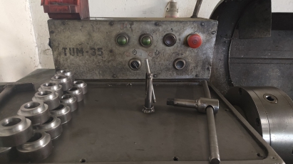 Tokarka uniwersalna TUM 35 – Polska Produkcja