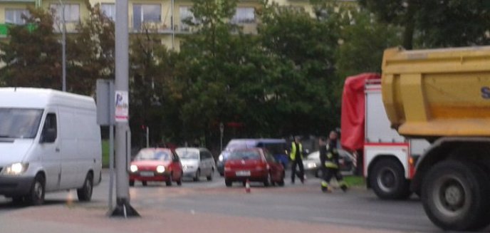 Strażacy jechali do wypadku, rozbili auto na rondzie Bema