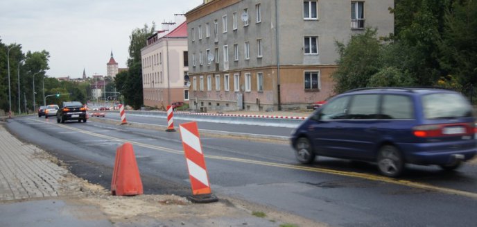 Kolejny etap budowy buspasów na Pstrowskiego i Niepodległości