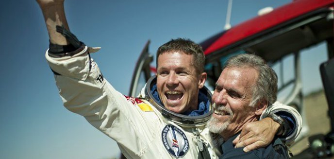 Jeden skok - trzy rekordy! Felix Baumgartner skoczył ze stratosfery!