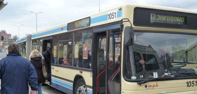 Więcej autobusów i dodatkowe połączenia na Wszystkich Świętych
