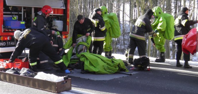 Wyciek kwasu azotowego. Sprawdzą, czy nie doszło do skażenia gleby