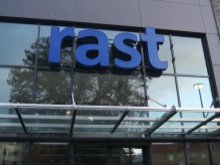 ''Biedronka'' zastąpiła ''Rast'' w Dekadzie. Co z lokalami na Jarotach?