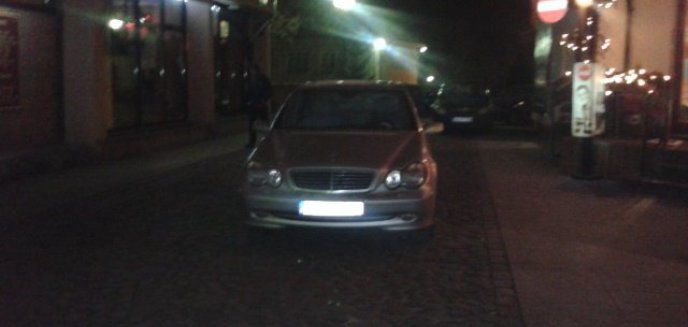 Tak się parkuje na starówce!