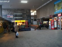 Dublują punkty informacji turystycznej w centrum, a na dworcach pustka!