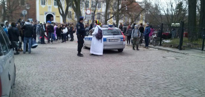 Chcieli zatańczyć na starówce Harlem Shake. Zapomnieli o formalnościach więc przerwała im policja...