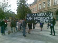 Przedszkole w Łupstychu jednak pod młotek? Rodzice ponawiają protest