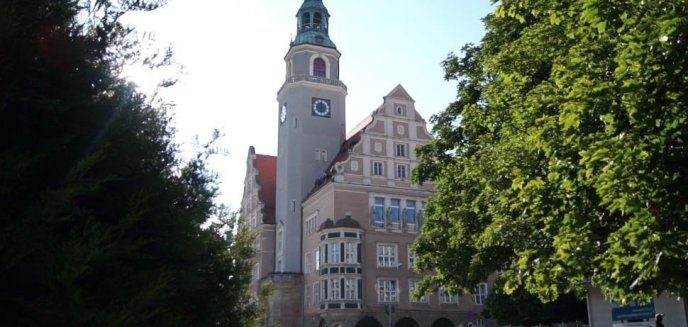 Urzędnicy popracują dłużej