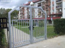 ''Brakuje tylko zasieków z drutu kolczastego, budki strażniczej i złego psa''