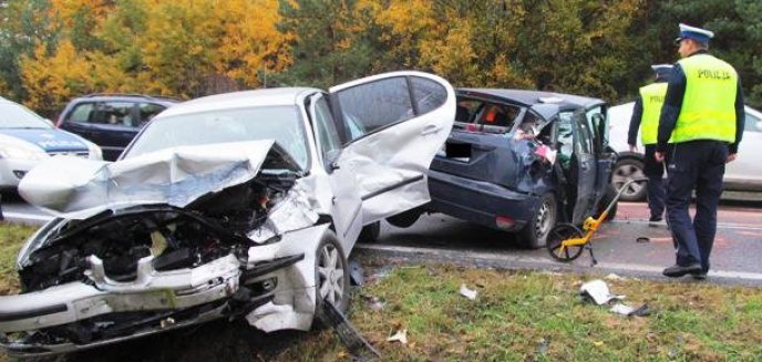 Artykuł: Wypadek na trasie Olsztyn-Ostróda. Zderzyły się trzy auta