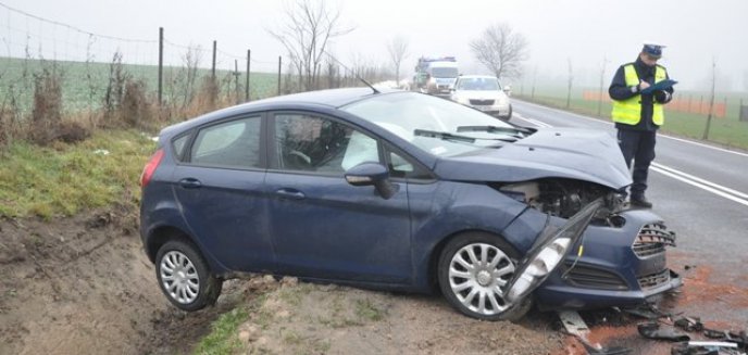 Wypadek na krajowej ''15''. 21-latka straciła kontrolę nad autem