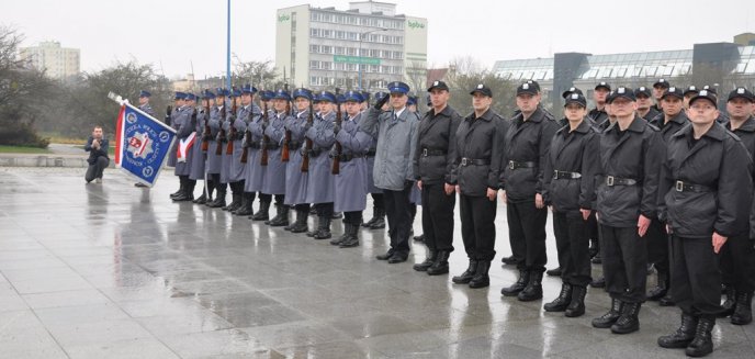 Nowi policjanci ślubowali na Placu Solidarności