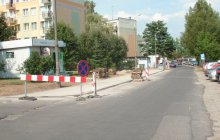 Czytelnik: ''Remont chodnika na raty?''