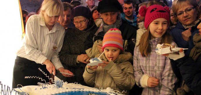 Wielki tort na 661. urodziny Olsztyna! (zdjęcia)