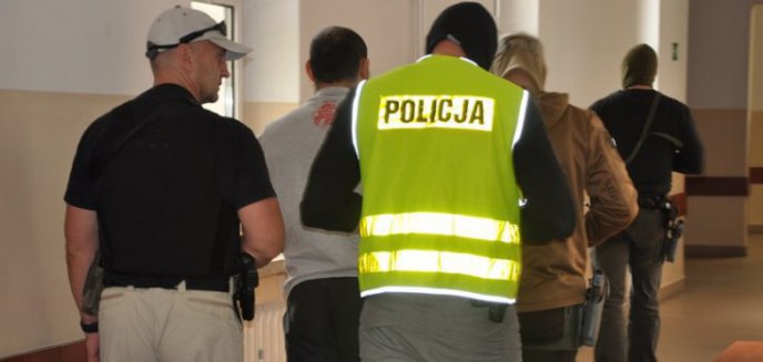 Jest akt oskarżenia przeciwko olsztyńskim zawodnikom MMA. A w nim... ani słowa o mafii