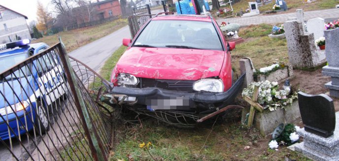 Pijany kierowca ''zaparkował'' auto na cmentarzu