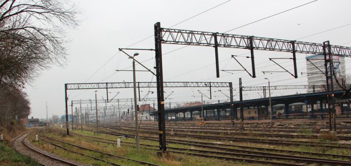 O krok od tragedii na torach. Jest akt oskarżenia przeciwko maszyniście